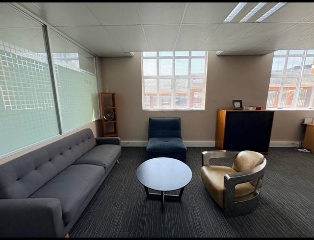 117M² OFFICE TO LET IN DAINFERN